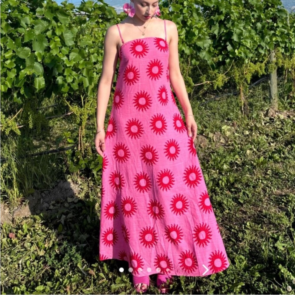 Vibrant Pink Sun Pattern Maxi Dress